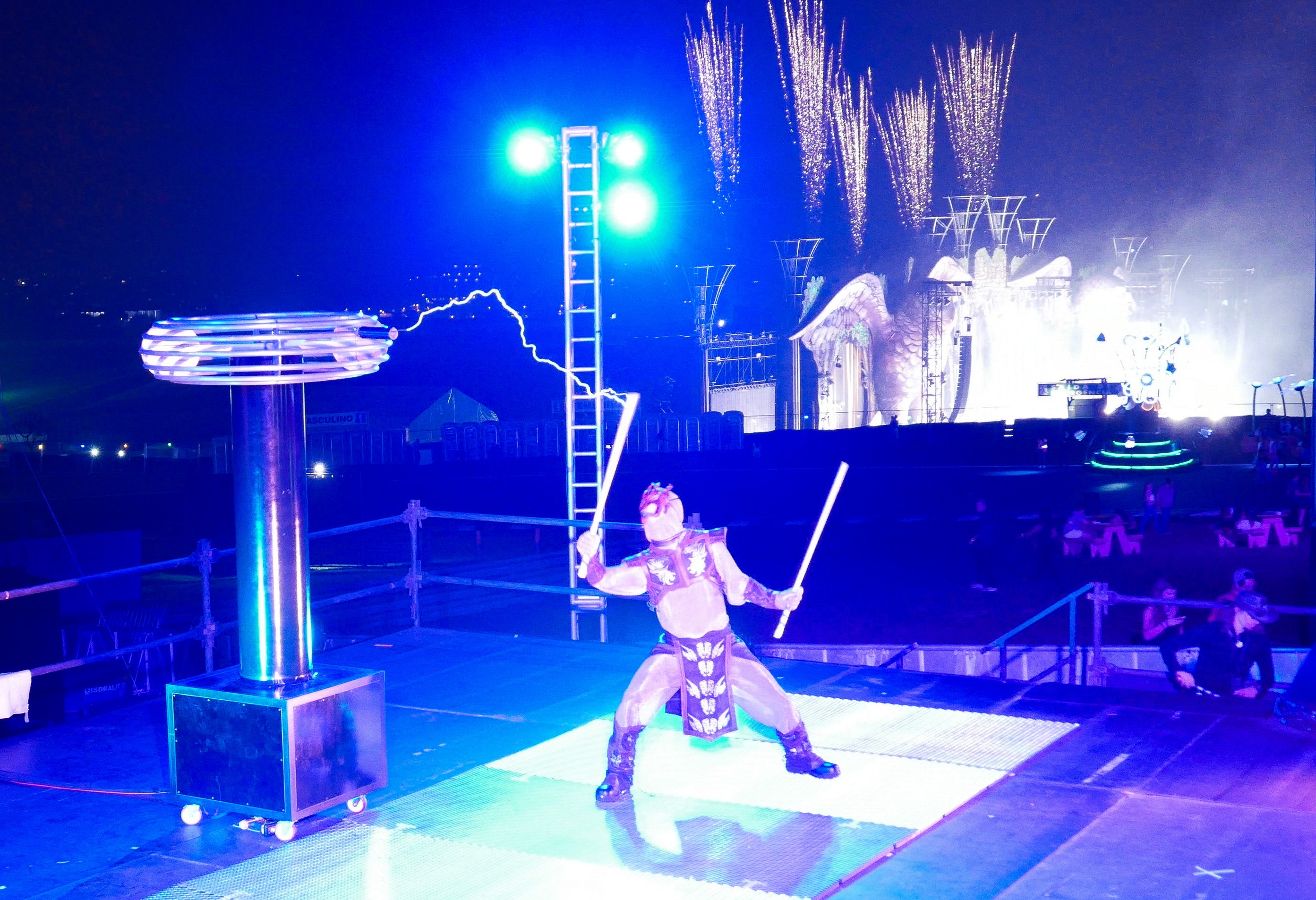 Founder of Skyfire Arts Michael Ravenwood Performing with the high voltage of the Tesla Coil at EDC Brasil.