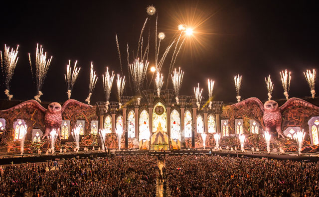 EDC Las Vegas International Speedway Love in the Fire performs fire dance on the nation's largest stage for the well known entertainment company Insomniac Electric Daisy Carnival